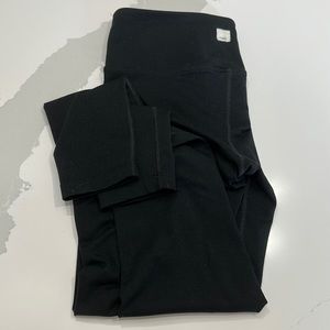 Vuori black athletic leggings